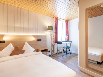 bedroom 3 - hotel kreuz und post - grindelwald, switzerland