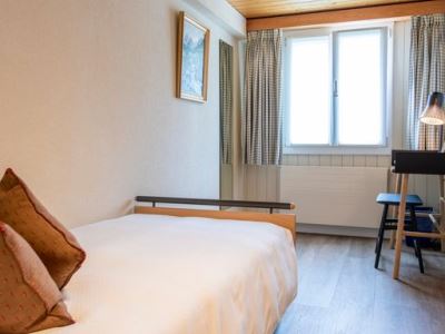 bedroom 5 - hotel kreuz und post - grindelwald, switzerland