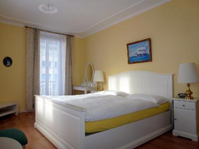 bedroom 4 - hotel central continental - interlaken, switzerland