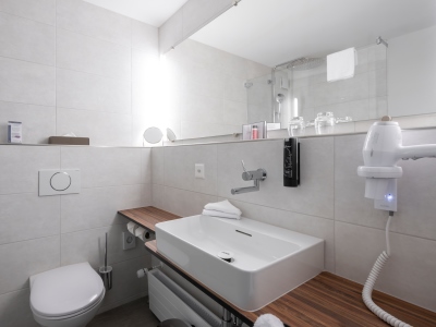 bathroom 2 - hotel metropole - interlaken, switzerland