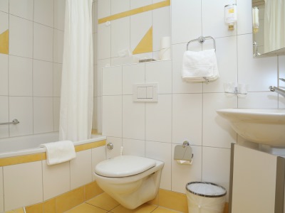bathroom 2 - hotel crystal - interlaken, switzerland