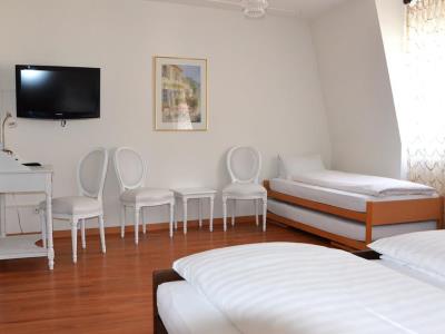 bedroom 3 - hotel weisses kreuz - interlaken, switzerland