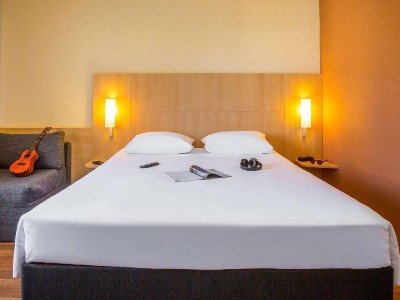 bedroom - hotel ibis lausanne centre - lausanne, switzerland