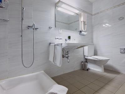 bathroom - hotel crystal - lausanne, switzerland