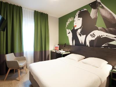 bedroom 2 - hotel crystal - lausanne, switzerland