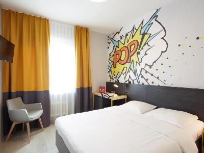bedroom - hotel crystal - lausanne, switzerland
