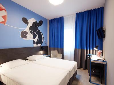 bedroom 4 - hotel crystal - lausanne, switzerland