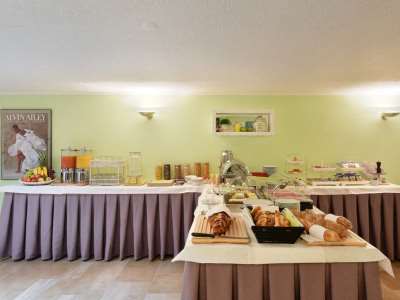breakfast room 1 - hotel tulip inn lausanne beaulieu - lausanne, switzerland