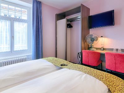 bedroom 5 - hotel drei konige - lucerne, switzerland