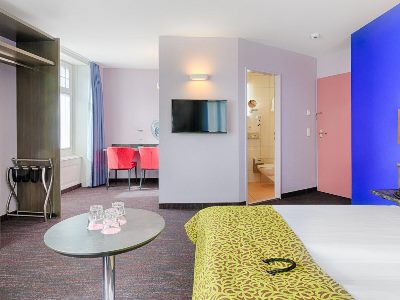 bedroom 9 - hotel drei konige - lucerne, switzerland