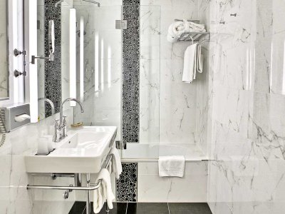 bathroom - hotel grand hotel suisse majestic - montreux, switzerland