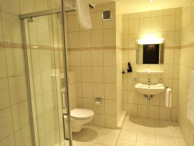bathroom - hotel j5 hotels helvetie-montreux - montreux, switzerland
