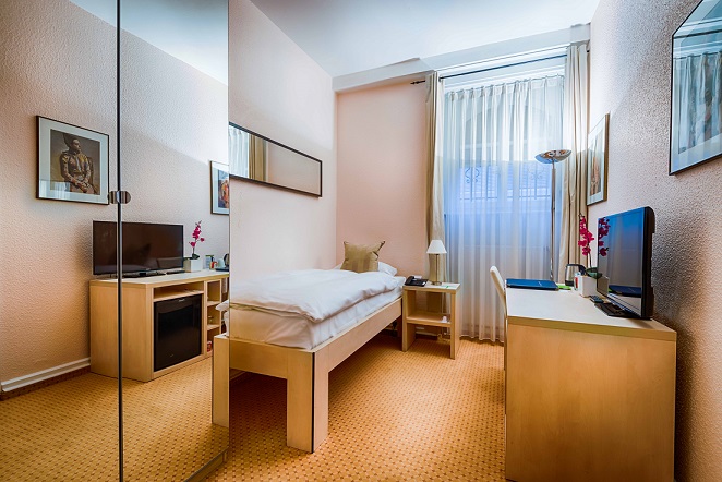 standard bedroom 2 - hotel villa toscane - montreux, switzerland