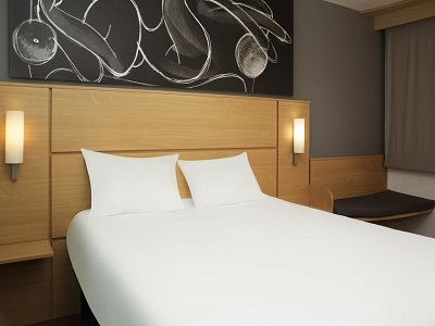 bedroom 1 - hotel ibis 3 lacs neuchatel - neuchatel, switzerland