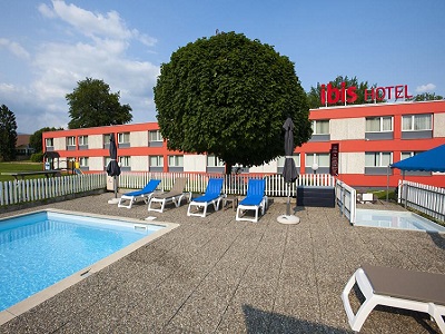 outdoor pool - hotel ibis 3 lacs neuchatel - neuchatel, switzerland