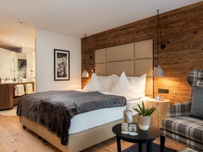bedroom 2 - hotel walliserhof grand hotel and spa - saas fee, switzerland