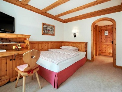 bedroom - hotel crystal - st moritz, switzerland
