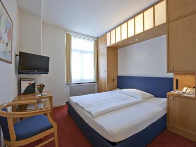 bedroom 2 - hotel schweizerhof - st moritz, switzerland