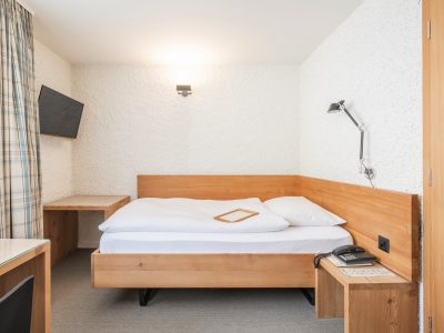 bedroom 1 - hotel hauser - st moritz, switzerland