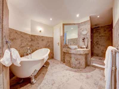 bathroom 1 - hotel regina - wengen, switzerland