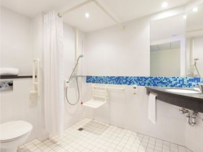 bathroom - hotel holiday inn express zurich airport - zurich, switzerland