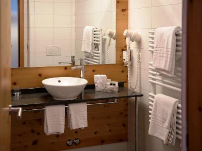 bathroom - hotel 3100 kulmhotel gornergrat - zermatt, switzerland