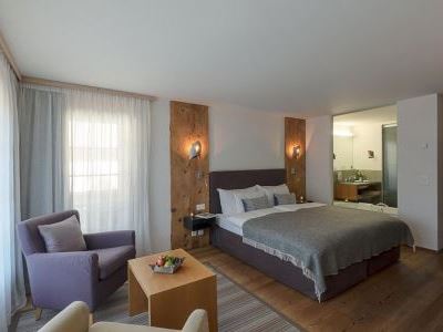 bedroom 4 - hotel le mirabeau hotel and spa - zermatt, switzerland