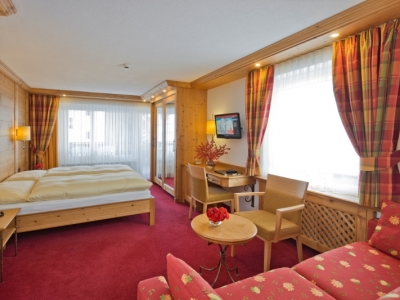 bedroom 1 - hotel holiday - zermatt, switzerland
