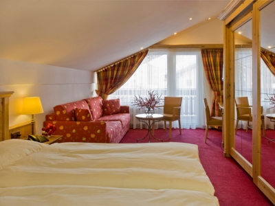 bedroom 2 - hotel holiday - zermatt, switzerland
