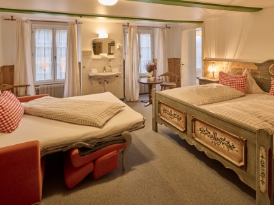 bedroom 1 - hotel baeren - wilderswil, switzerland