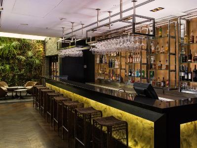 bar - hotel doubletree by hilton santiago - vitacura - santiago d chile, chile