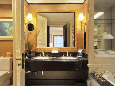bathroom - hotel grand central - shanghai, china