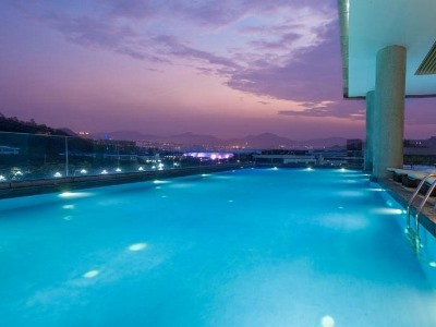 outdoor pool - hotel doubletree by hilton - science city - guangzhou, china