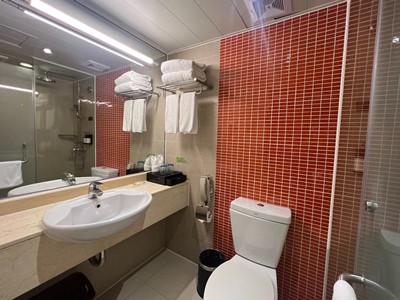 bathroom 1 - hotel days inn guangzhou - guangzhou, china