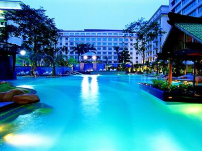 outdoor pool - hotel dong fang - guangzhou, china