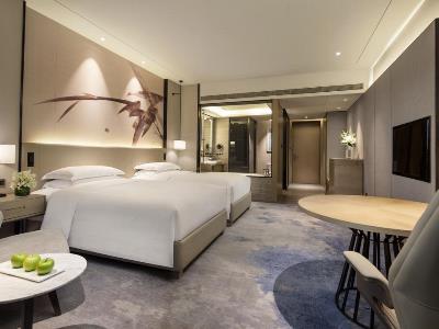 bedroom 1 - hotel doubletree by hilton shenzhen longhua - shenzhen, china
