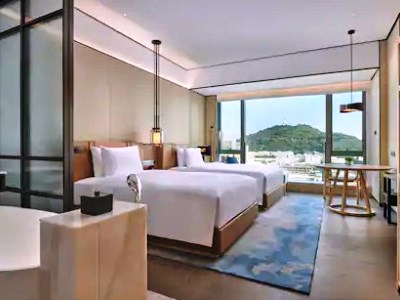 bedroom - hotel doubletree by hilton shenzhen airport - shenzhen, china