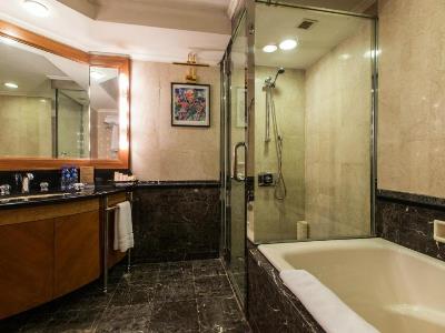 bathroom - hotel ruishi hotel dalian - dalian, china