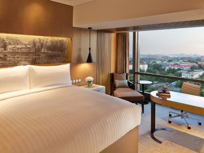 bedroom - hotel renaissance wangfujing - beijing, china