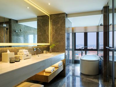 bathroom - hotel renaissance wangfujing - beijing, china