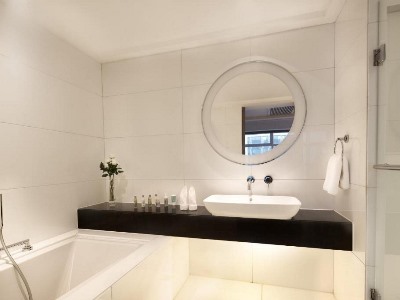 bathroom - hotel doubletree by hilton beijing - beijing, china