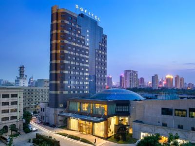 exterior view - hotel sofitel zhengzhou international - zhengzhou, china