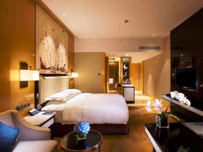 deluxe room - hotel hilton wuhan riverside - wuhan, china