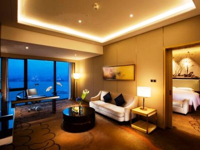 suite - hotel hilton wuhan riverside - wuhan, china