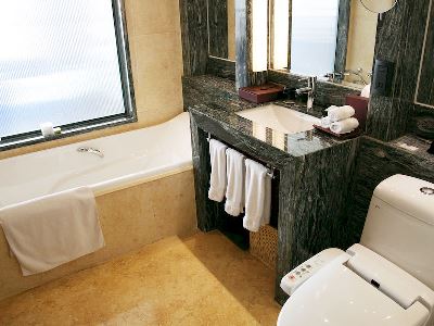 bathroom - hotel doubletree by hilton wuxi - wuxi, china