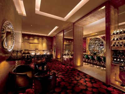 bar - hotel doubletree by hilton wuxi - wuxi, china