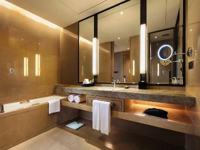 bathroom 1 - hotel doubletree by hilton xiamen - haicang - xiamen, china