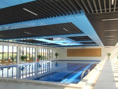 outdoor pool - hotel wyndham grand qingdao - qingdao, china