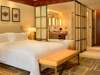 bedroom - hotel hilton qingdao golden beach - qingdao, china