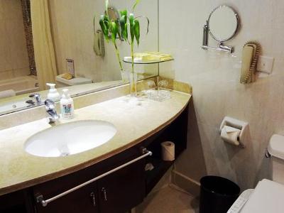 bathroom - hotel grand regency - qingdao, china